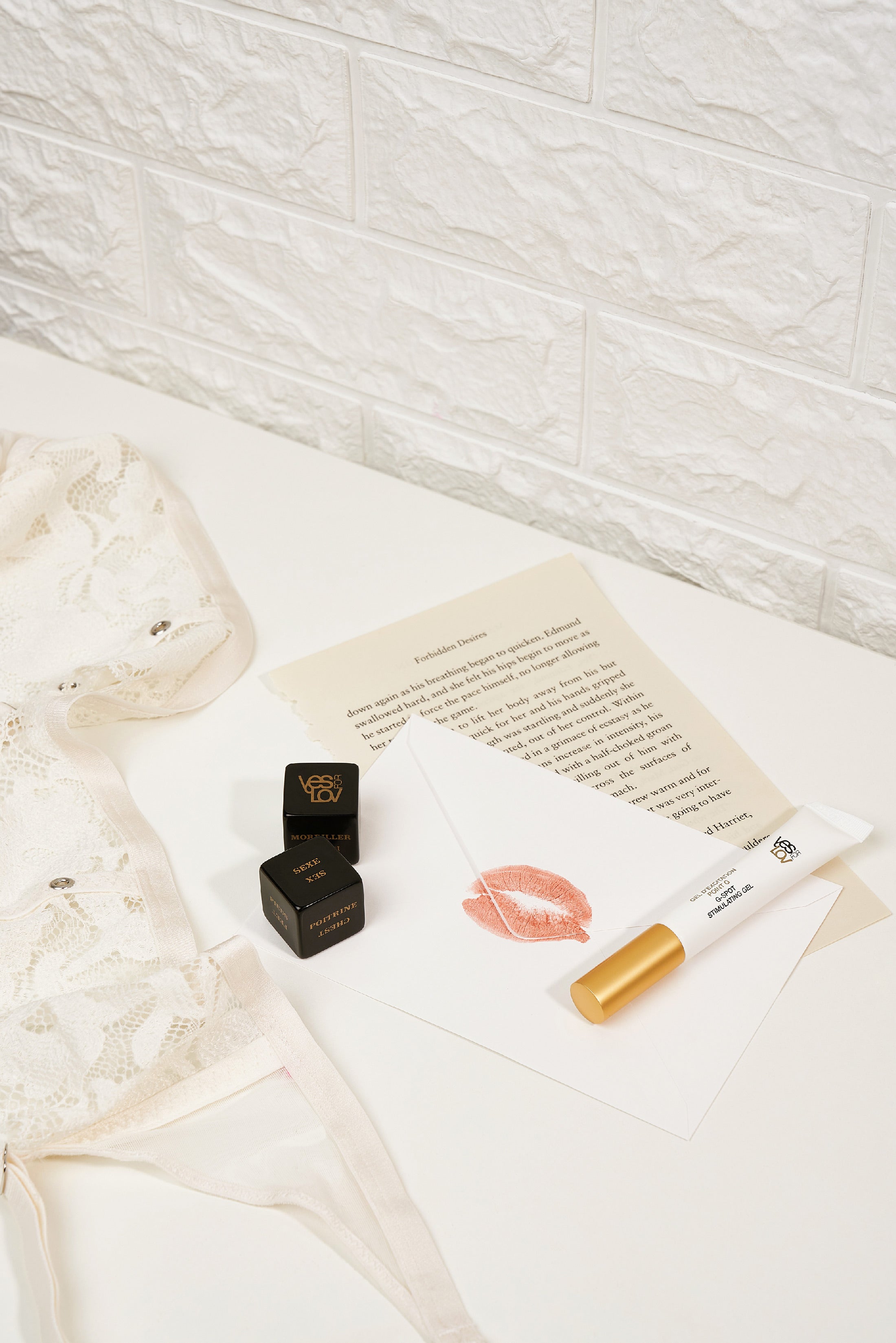The YESforLOV intimate hide-and-seek kit to write your most beautiful statements on the body in invisible ink