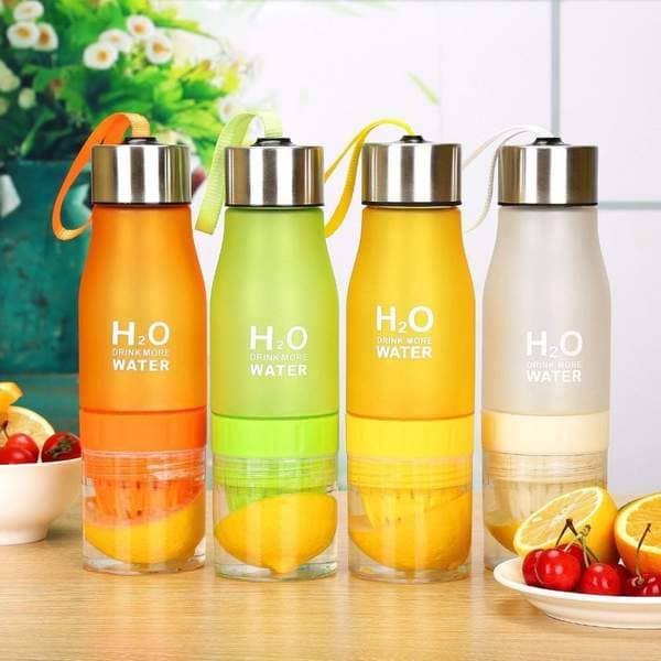 Garrafa com Infusor de Frutas H2O