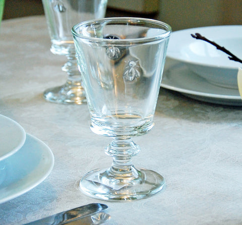 alt="Lunch table set with La Rochere bee wine glass"