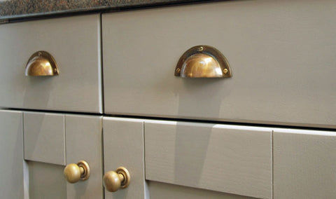 ALT="Antique style kitchen cupboard handles"