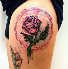 Tatouage suréaliste rose belle et la bete