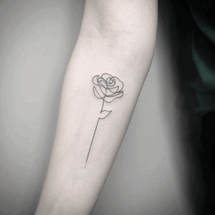 Tatouage Rose pure et simple