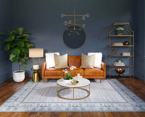 Canapé couleur cognac dans salon tendance décoration d'intérieur