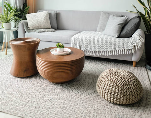 Salon aux meubles arrondis tendance décoration d'intérieur 2022