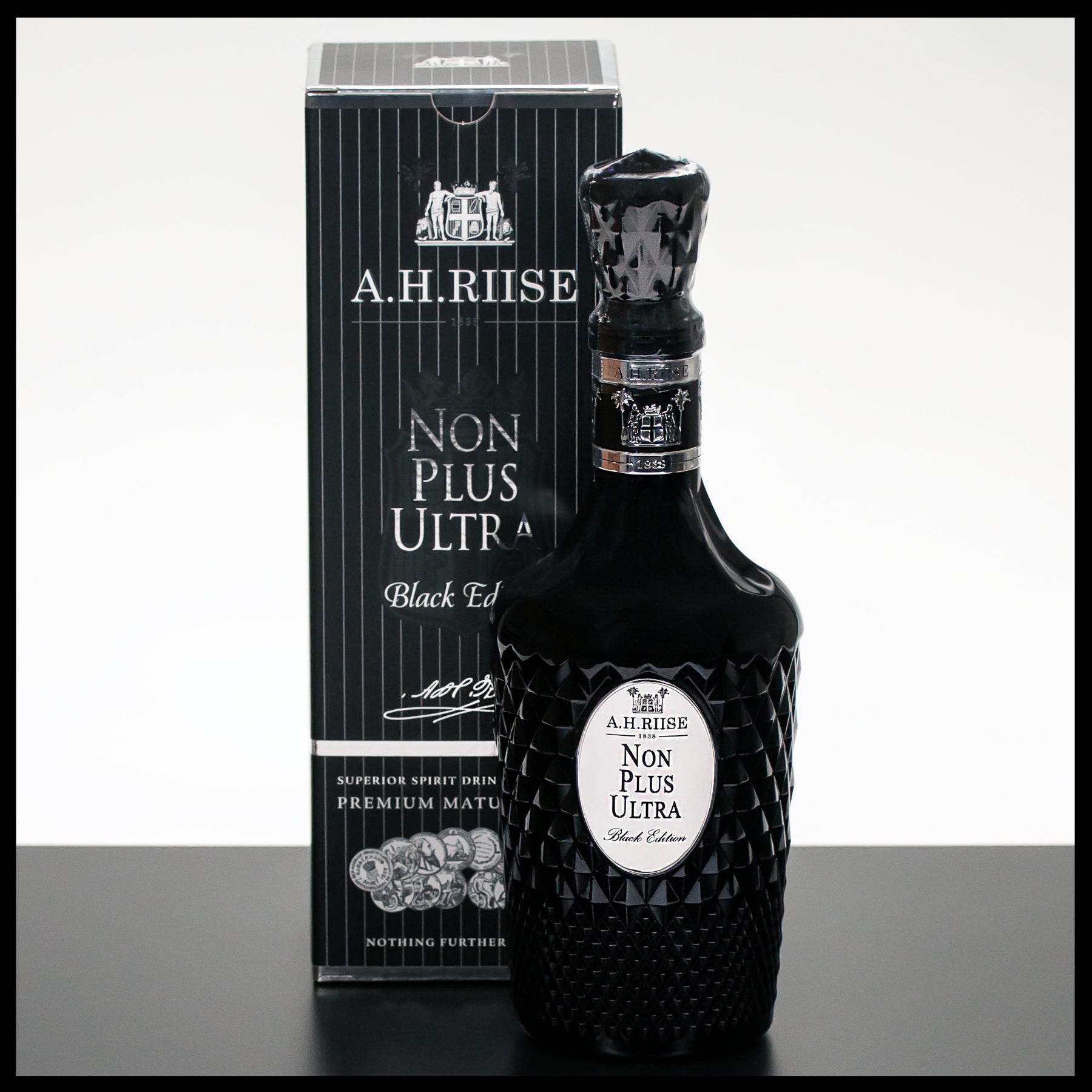 A.H. Riise Non Plus Ultra Black Edition 0,7L - 42% Vol. - Trinklusiv product image