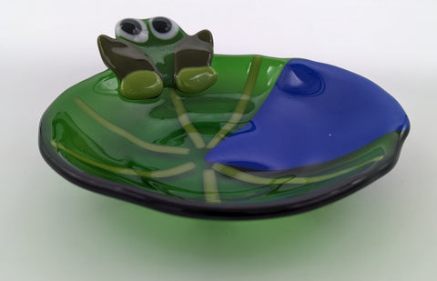 frog bowl with lilypad