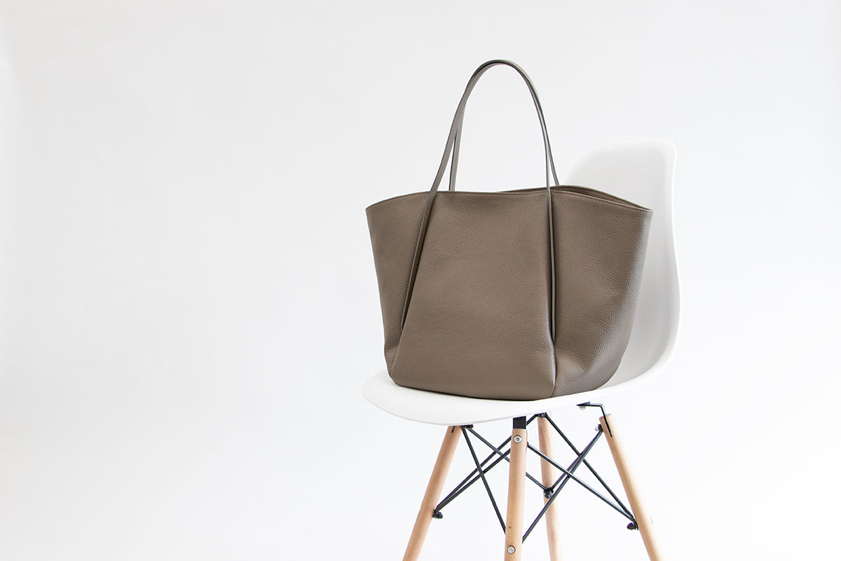 A3トート(レザートートバッグ) ROOT＜UNISEX＞LEATHER TOTEBAG