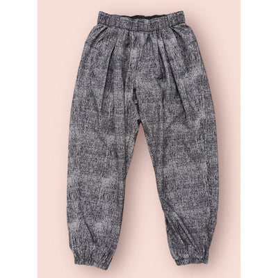 Lululemon Hold Me Close Crop in Heathered Deep Coal - Size 6 – Chic  Boutique Consignments