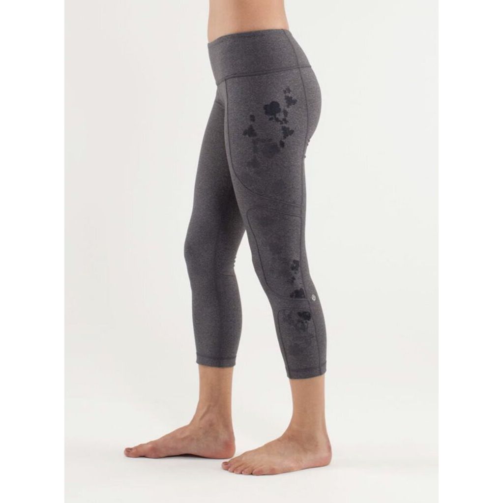 Lululemon Fast and Free 7/8 Tight in Monochromic Black- Size 4