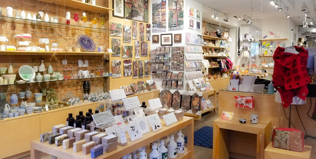 Notre boutique de métier d'art québécois dans le Vieux Montréal – l'empreinte coopérative