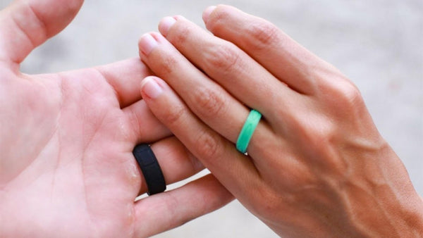 The Modern Man's Guide To Wearing A Silicone Wedding Ring
