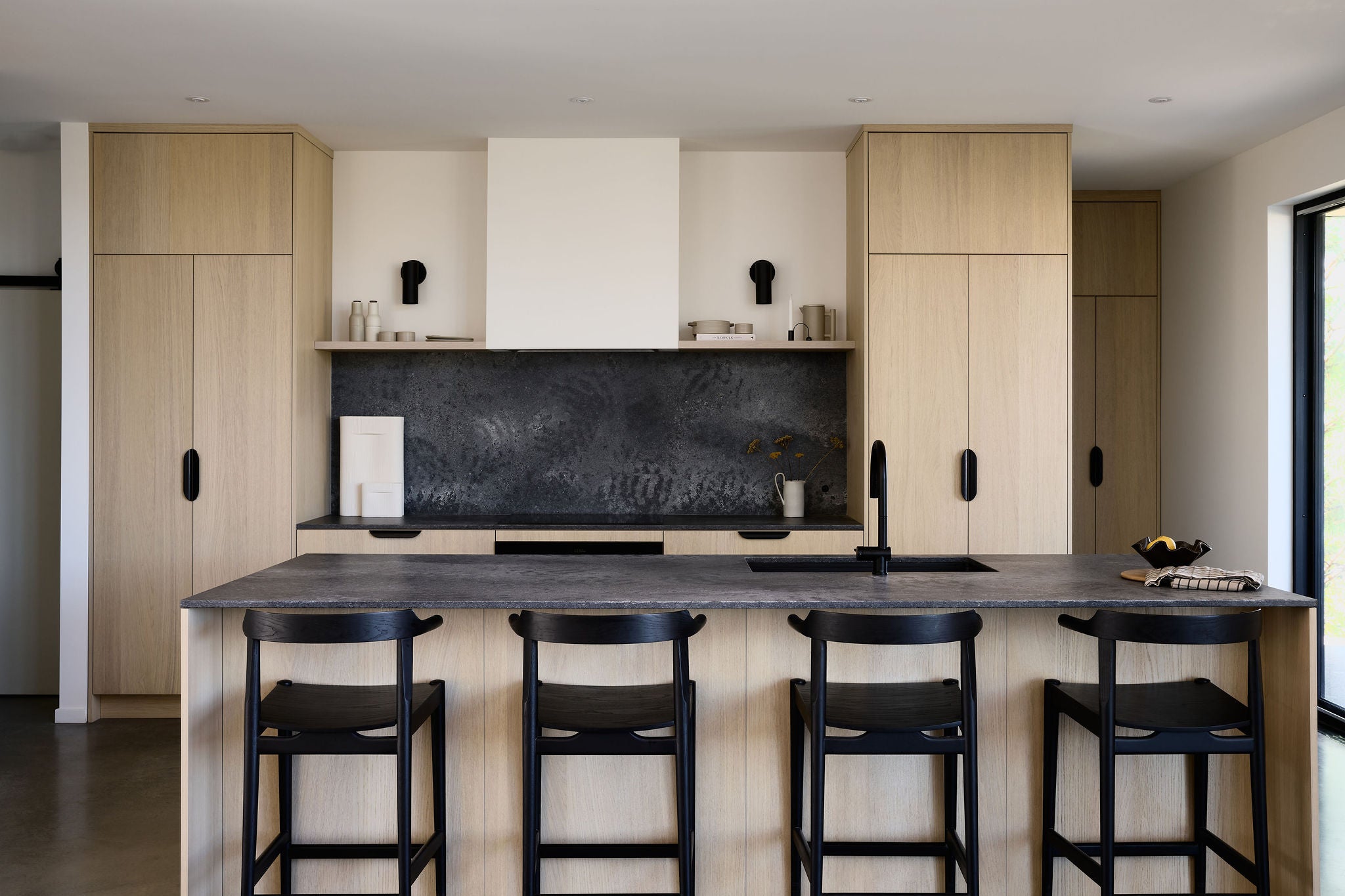 wood veneer kitchen white oak black countertop caesarstone rugged concrete swede kitchen hooga interior design