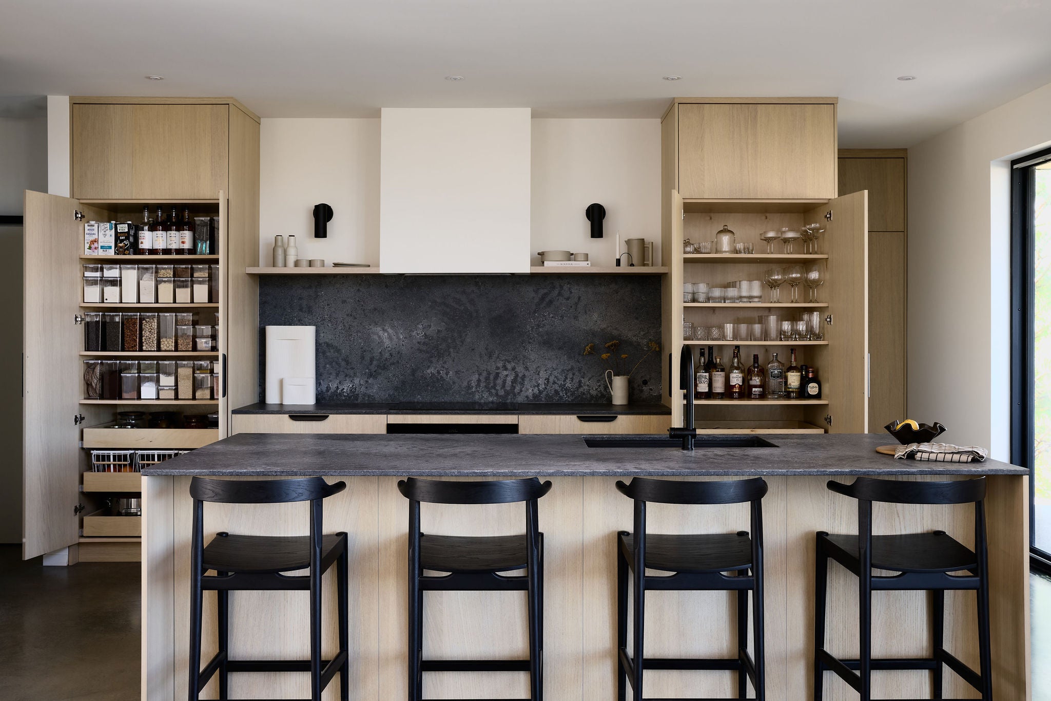 wood veneer kitchen white oak black countertop caesarstone rugged concrete swede kitchen hooga interior design