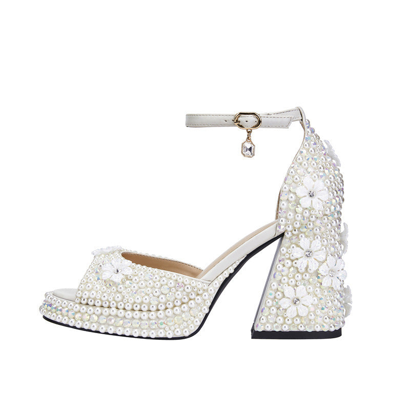 Product Image for Femme Verzierte Chunky-Heel-Sandalen mit Blumen- und Perlendetails WW, Weiß / 38