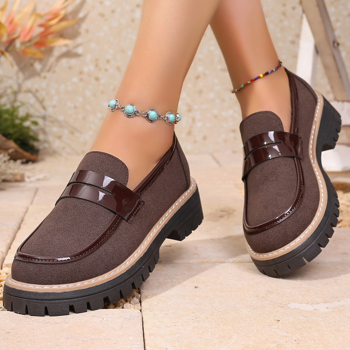 Product Image for Damen Slipper mit modischem Lackakzent und rutschfester Profilsohle WW, Dunkelbraun / 36