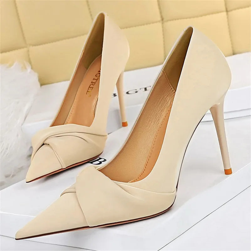 Product Image for WW | Wie wir es früher mit Pumps gemacht haben, Beige 10cm / 43
