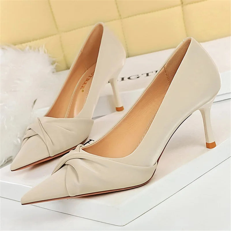Product Image for WW | Wie wir es früher mit Pumps gemacht haben, Beige 7 cm / 36