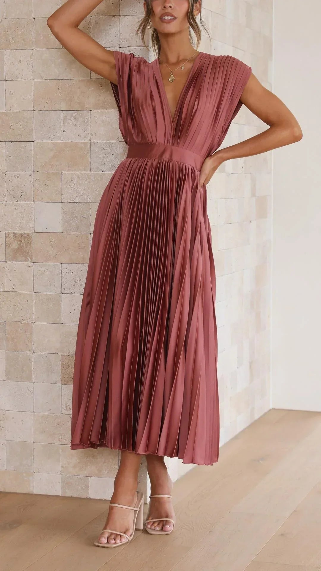 Product Image for WW Plissiertes Kleid | Elegantes Mido Damenkleid mit V-Ausschnitt und Rückenbindung, Rosenrot / XL