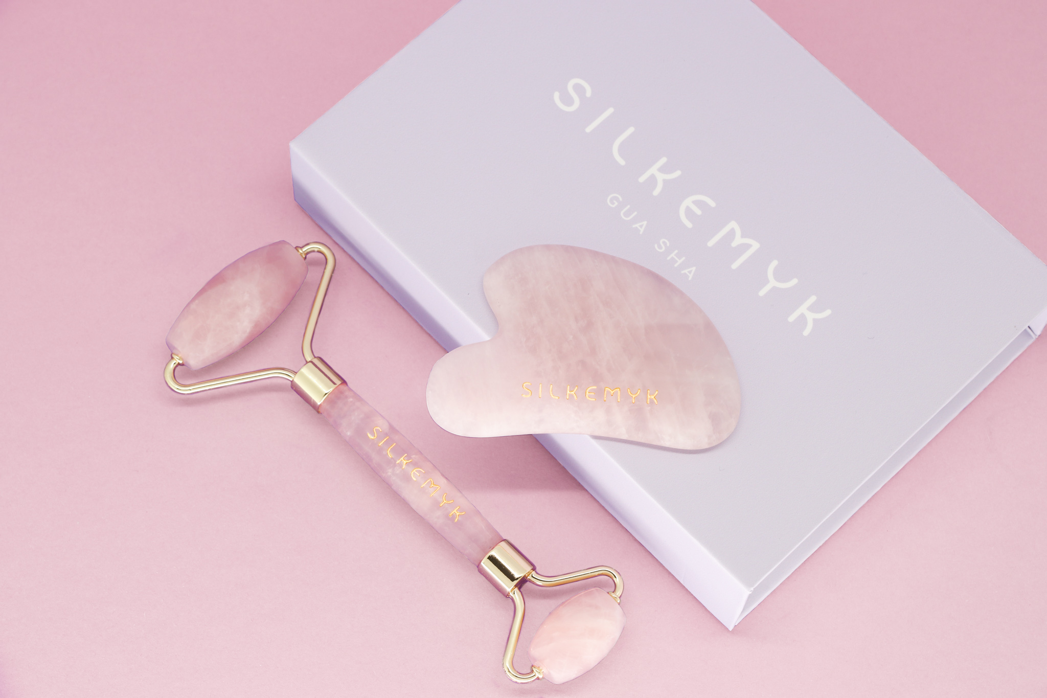 Gua Sha set from Silkemyk to reduce acne, wrinkles and rosacea