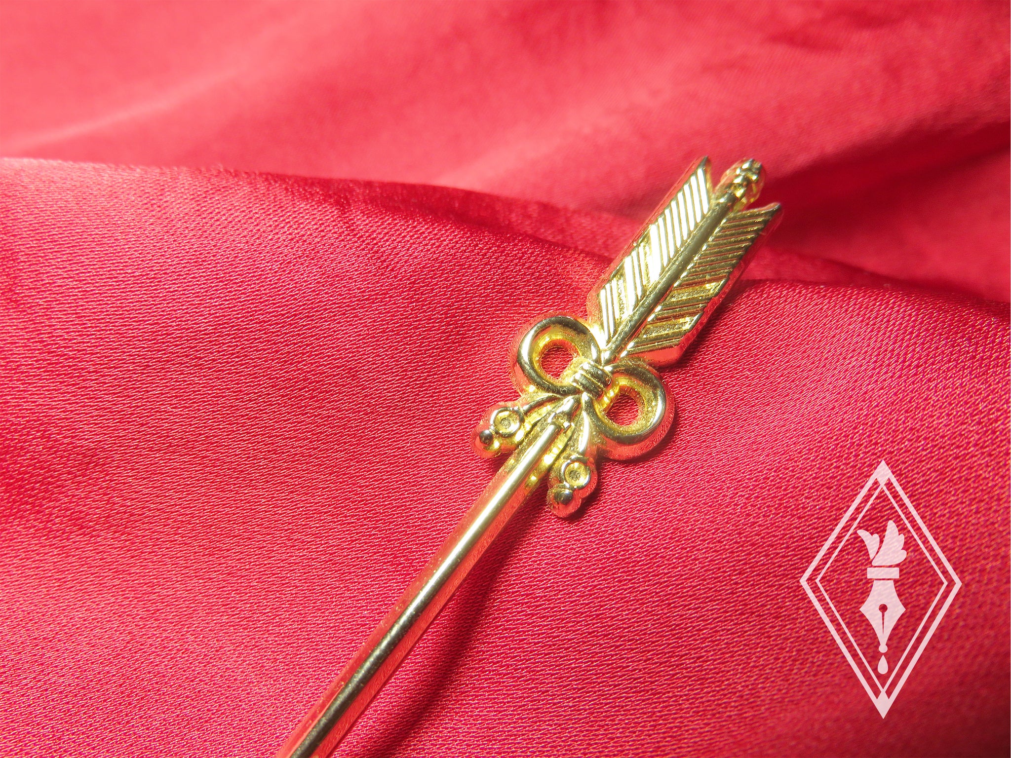 Kyudo 弓道 Arrow 矢 Gold Enamel Pin Vincrows