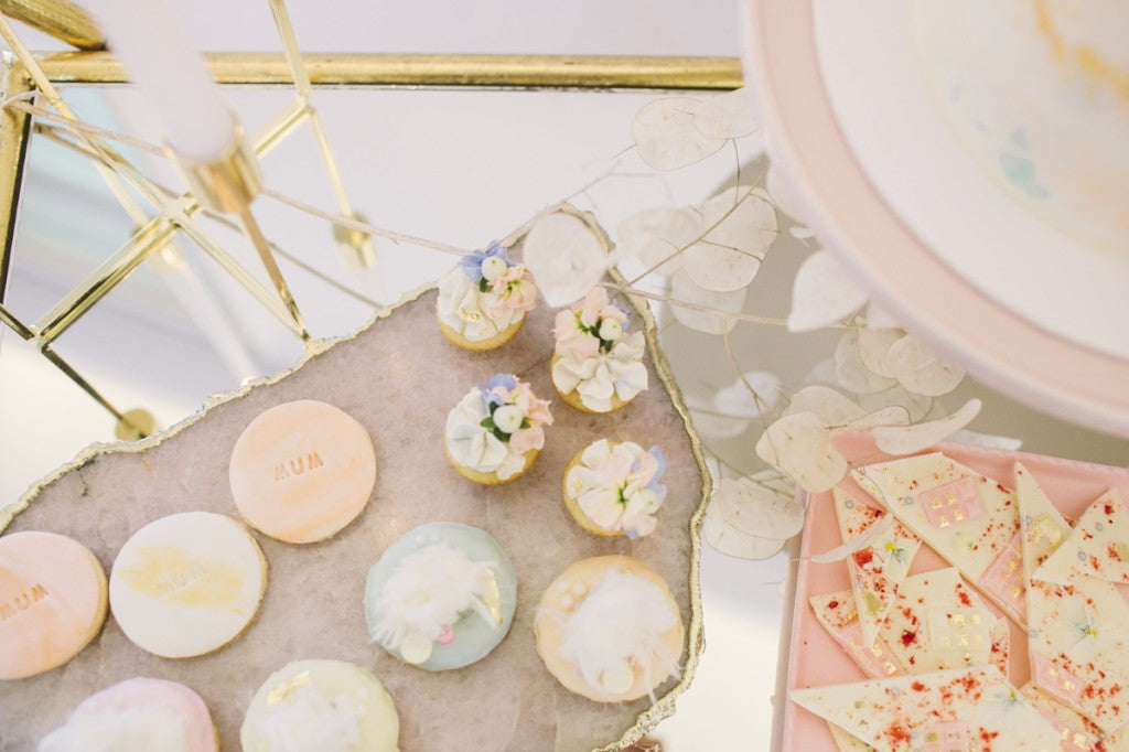 OhItsPerfect-mothersday-dessert-table