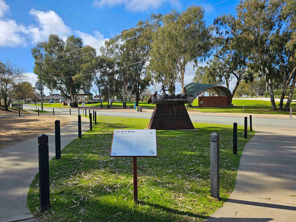 Echuca Moama Logging industry monument statue Victoria Tasmania