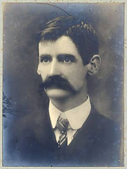 Photograph of Henry Lawson taken in 1902 - Lawson Collection (Lawson 185) - The University of Sydney 