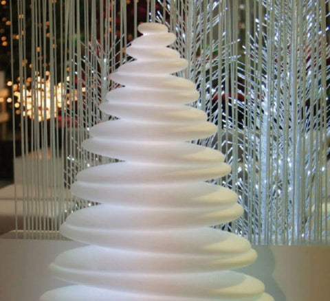 Weisse Weihnachtsbäume mit LED Beleuchtung