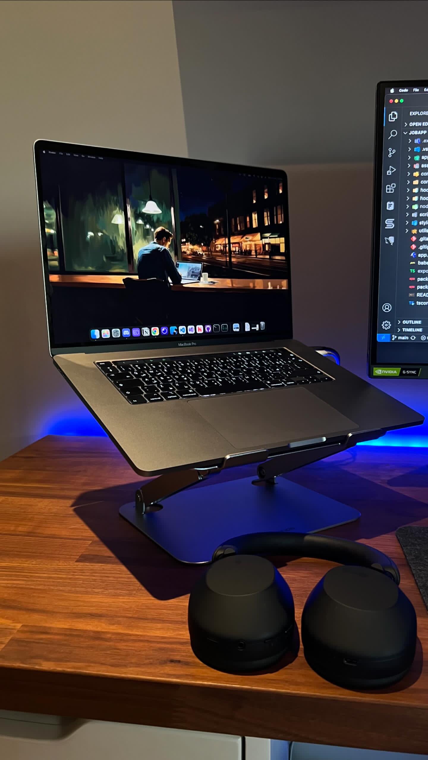 Laptop stand for 11 to 15 inch laptops