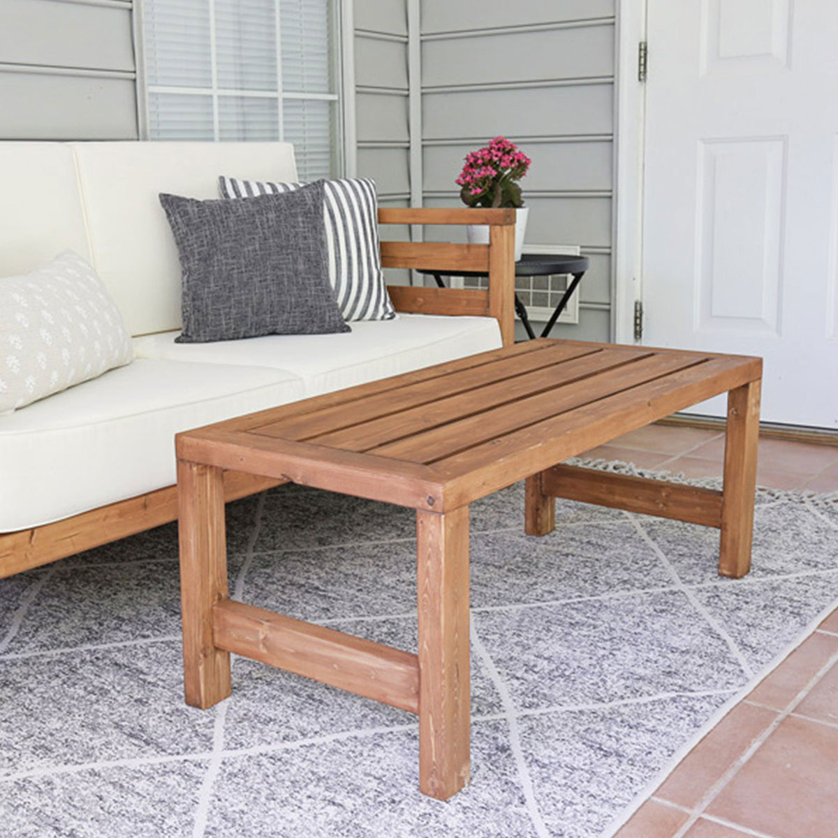 How to make outdoor coffee table
