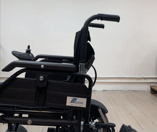 電動輪椅可揭起扶手