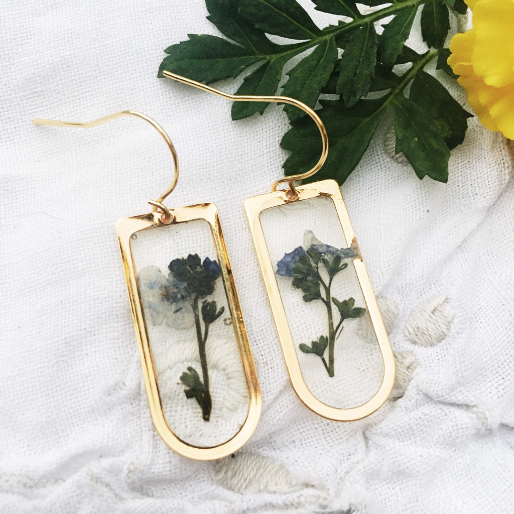 Queen Anne - Classic Gold Earrings with Pressed Flowers – Grab Bag Botany