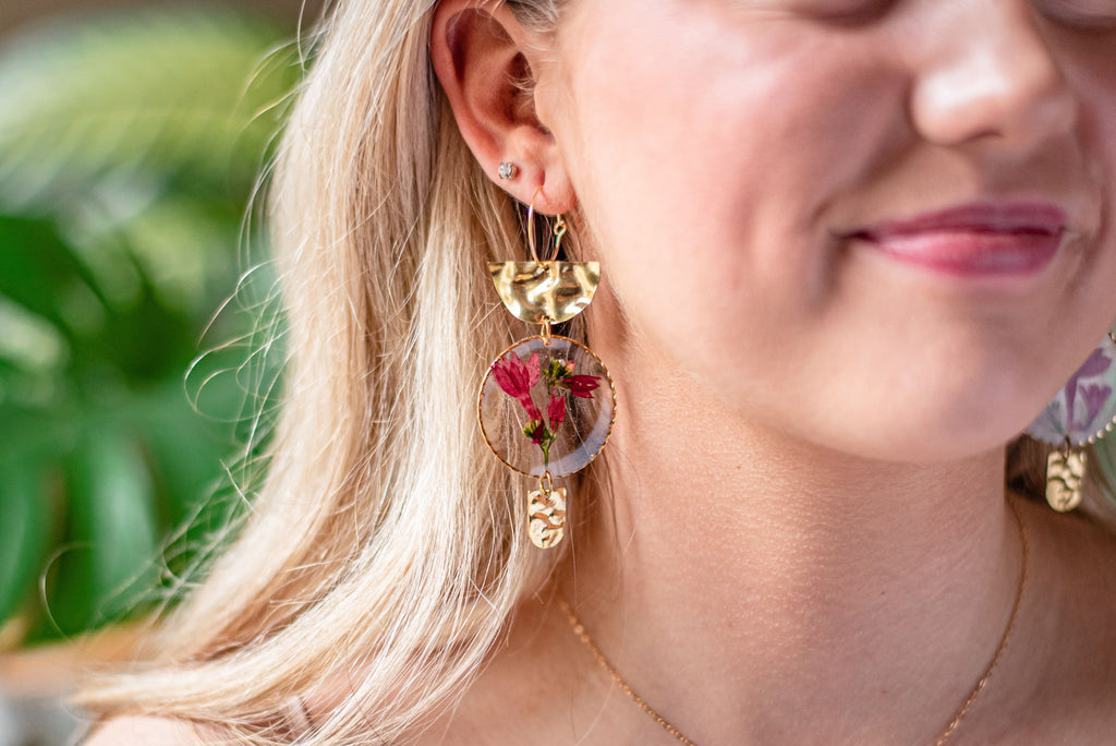 Queen Anne - Classic Gold Earrings with Pressed Flowers – Grab Bag Botany