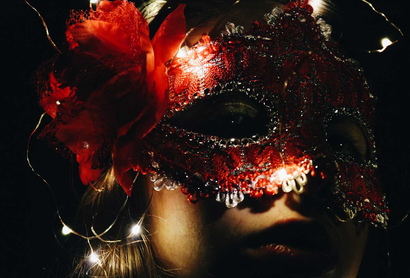 shows an image of a masquerade mask