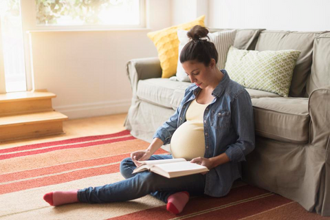 pregnant woman reading