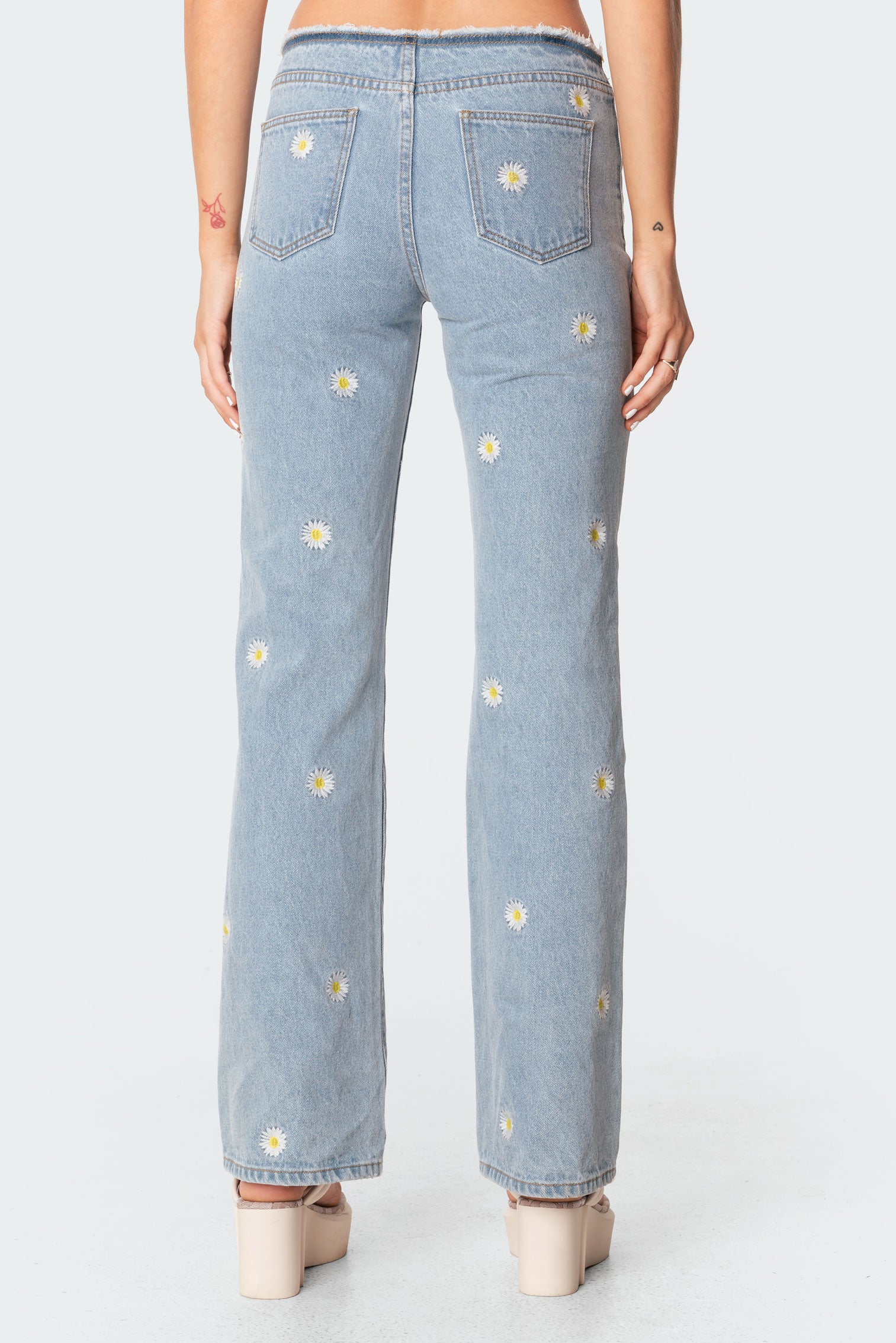 Daisy Low-Rise Jeans – edikted