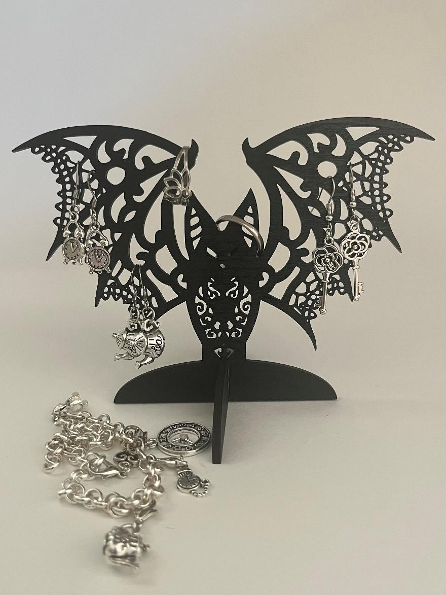 halloween crafts to make and sell: jewelry stand