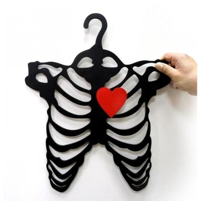 halloween crafts for adults: spooky clothes hanger