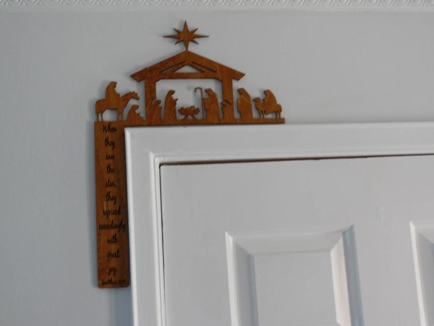 Christmas crafts: nativity door frame