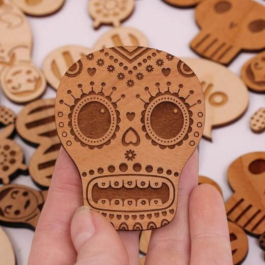 alder engraved skull