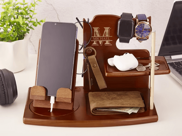 coworker Christmas gifts idea: personalized docking station