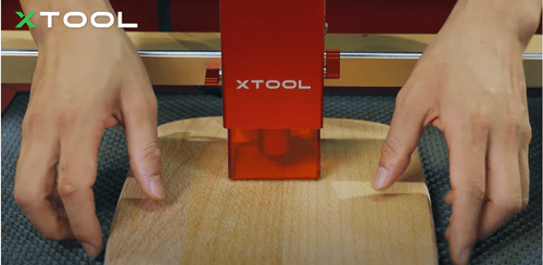 align the charcuterie borad with the plate of xTool D1 pro