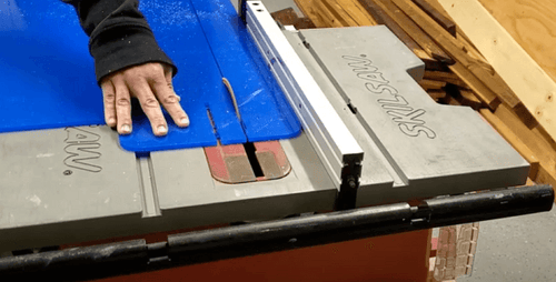 cutting plexiglass with a table saw