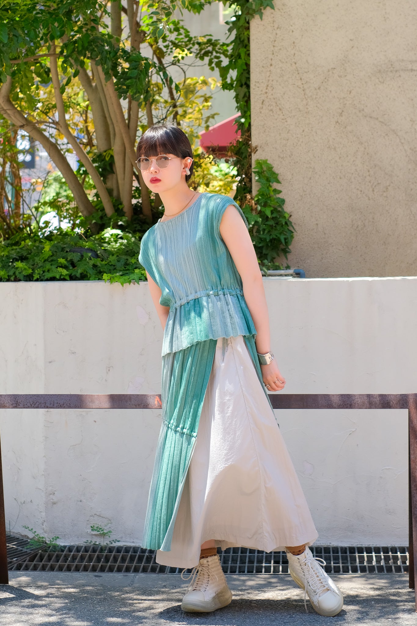 tiit tokyo의 gradation knit top과 gradation knit skirt를 사용한 스타일링 이미지