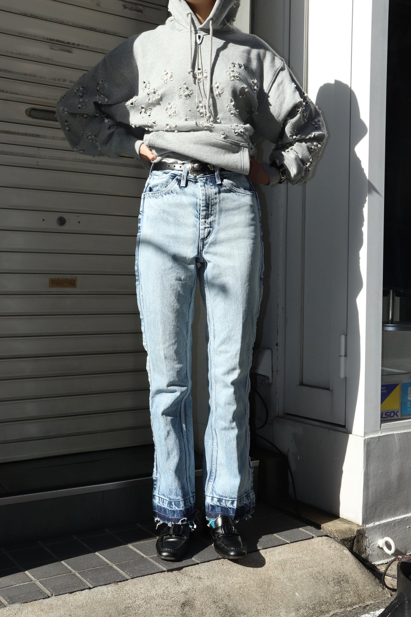Wearing image of XS of BLK of DENIM PANTS 2 of TOGA's 23SS