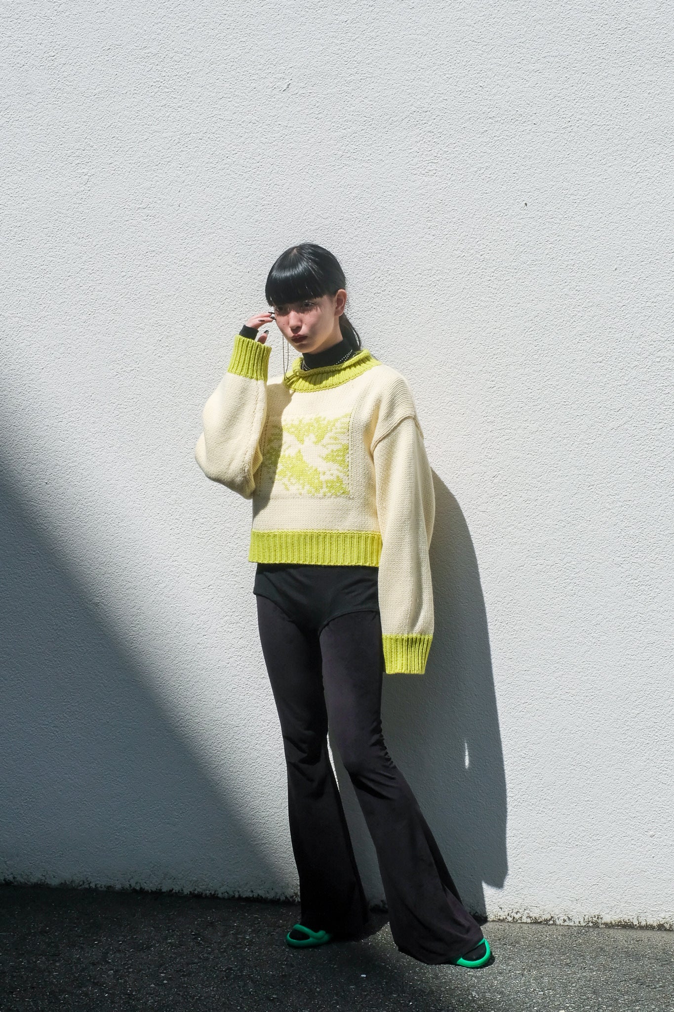 sodukの22AWの"peace" knit top w/ Tezzo SuzukiのBeigeの着用画像