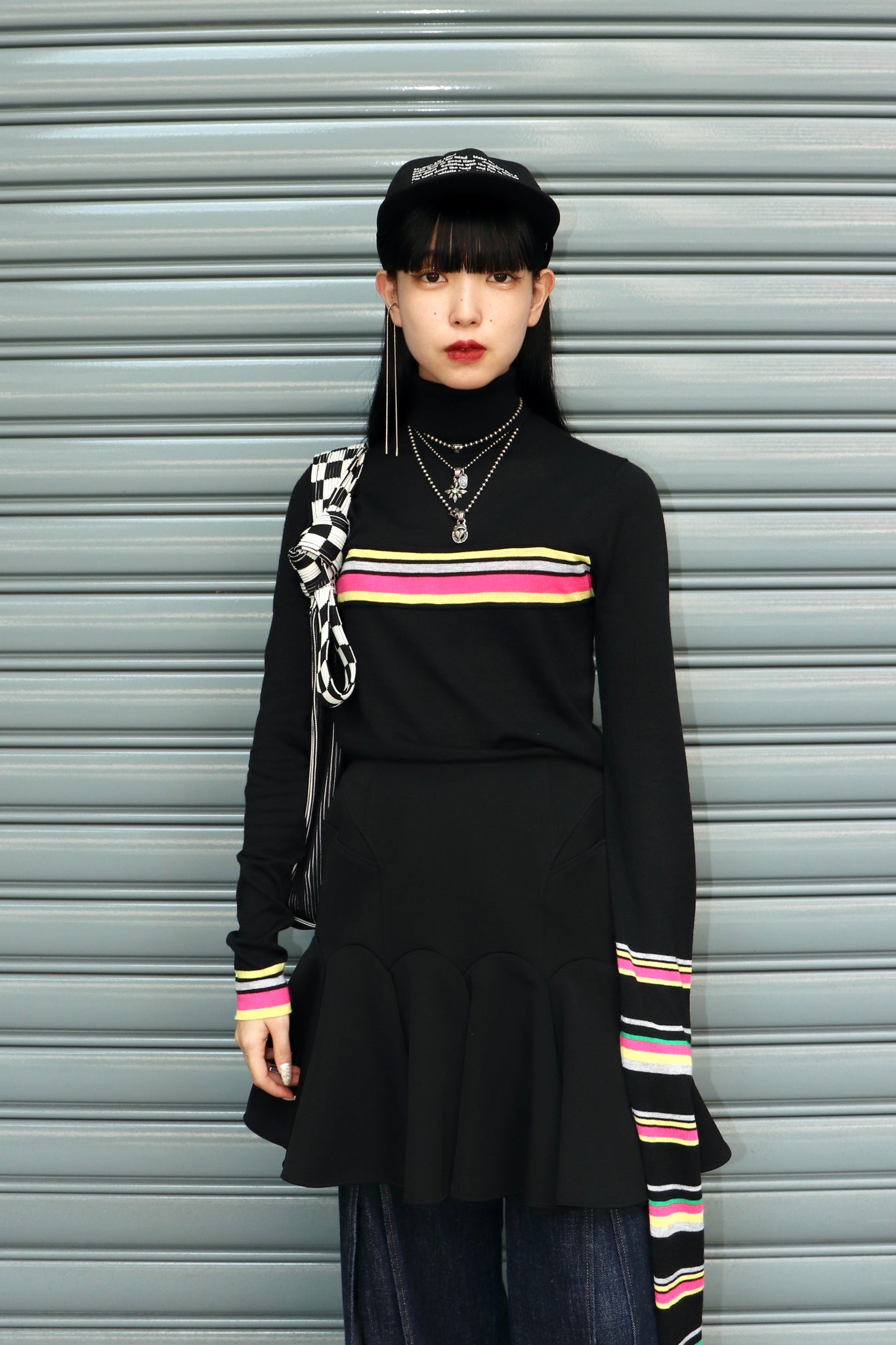 SODUK's 22AW Multi Color Sleeve Knit wearing image
