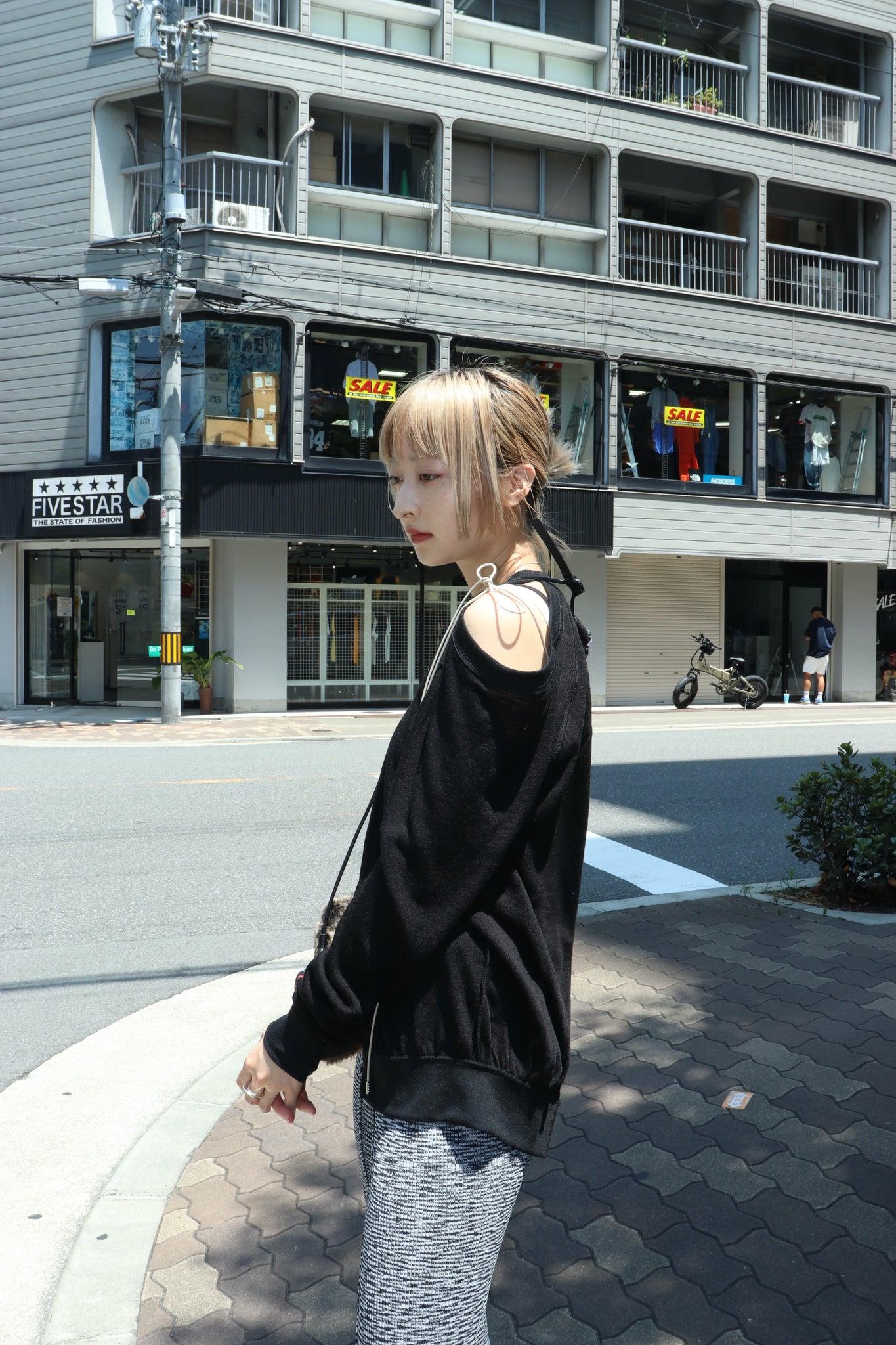 PerverZe's 22AW Asymmetric Jersey Top BLK and SODUK's 22AW Slit Knit Trousers MIX MIX and TIIT 20SS Rib Tank Top WHT 36 and Masu's 22AW NIBBLED NECKLACE S S. NOA SLVR of 22AW of LVR and Rathel 45 and SOE 21AW's 21AW FUR SQUARE POUCH 5 BRW worn image