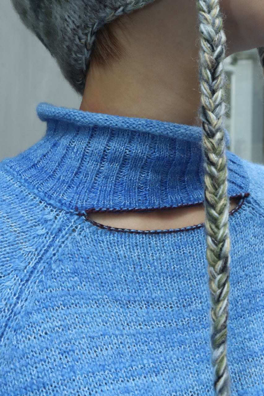 sodukの22awのhole knit topの着用画像