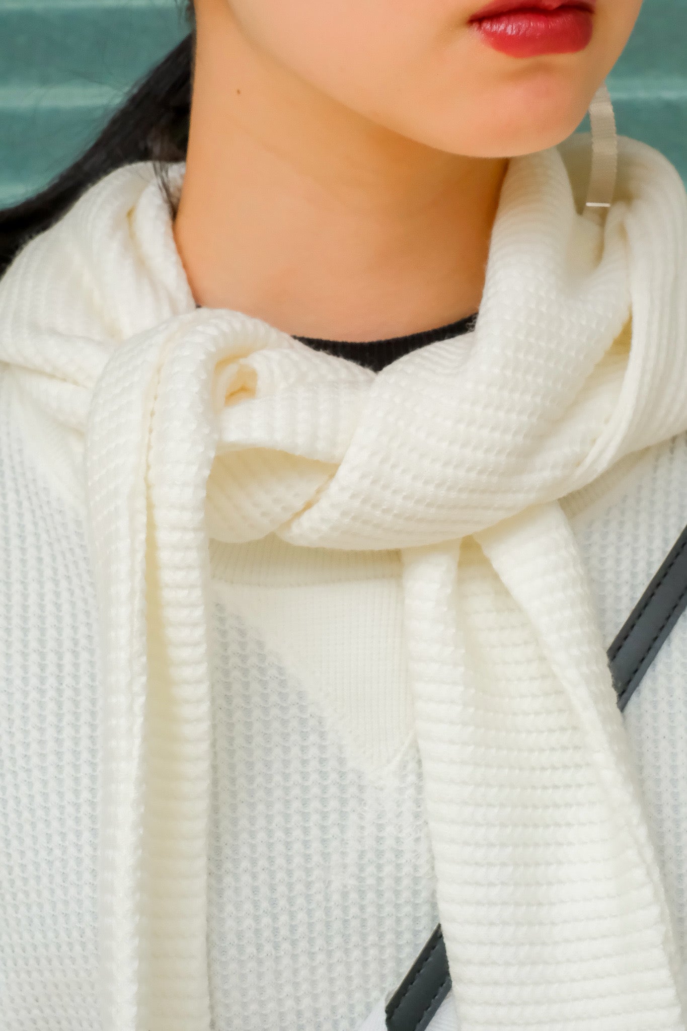  SYU.HOMME/FEMMの21AWのscarf hoodie long sleeveのOFF WHITEの着用画像